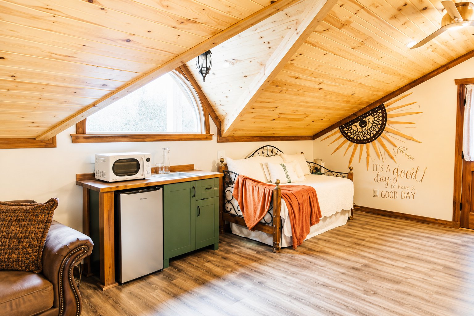 Villa Serena loft with a bed and sitting area