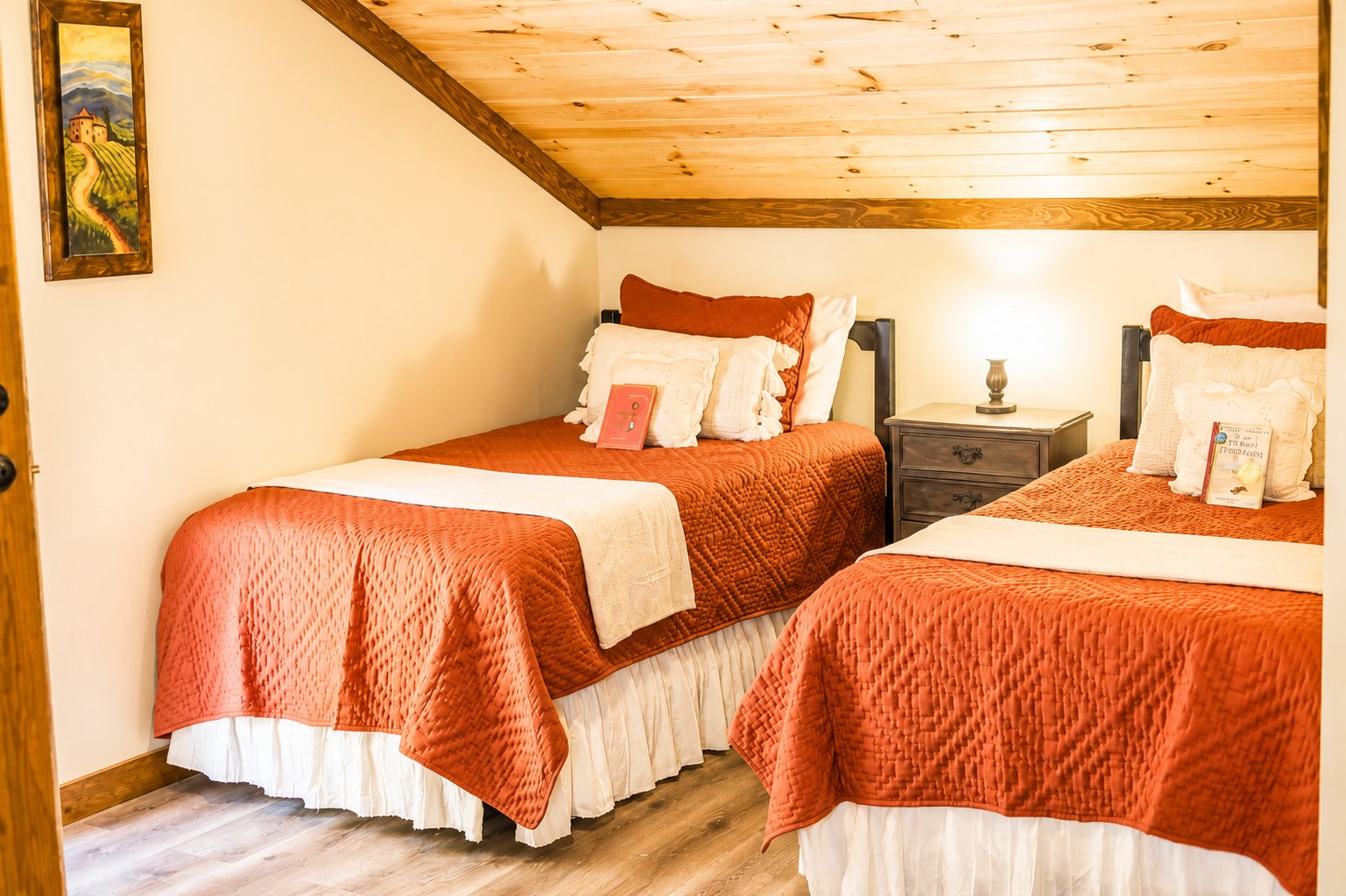 Villa Serena loft with two twin beds